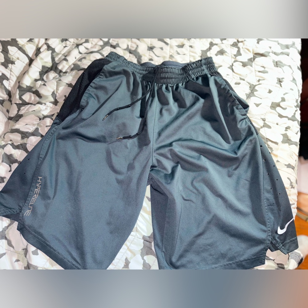 Men's Nike DRI-FIT Shorts Size Large